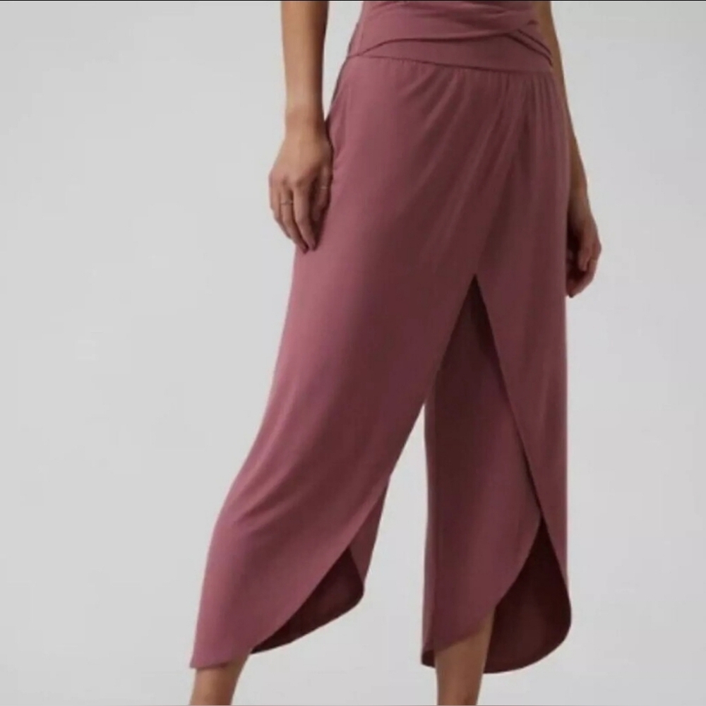 NWT Athleta Release Pants in S/P Size Tawny Rose Color